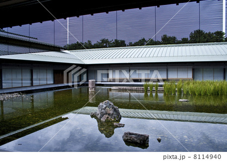 京都迎賓館の中庭 8114940