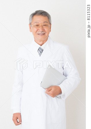 医師 8115323