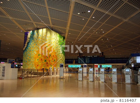 成田国際空港北ウイング第一ターミナル中央 8116407