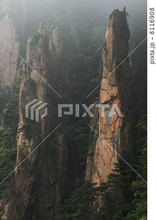 岩峰群幽玄（中国安徽省－黄山－　世界遺産登録地） 8116908