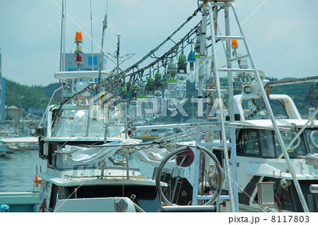 イカ釣り漁船 マリンライト 集魚灯の写真素材