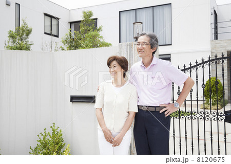 年配の夫婦   8120675