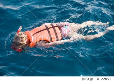 little girl swimming in diving mask little girl swimming in diving mask 8122051