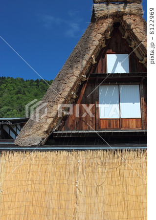 合掌造りと簾 8122969