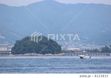 竹島と水上バイク 8123815