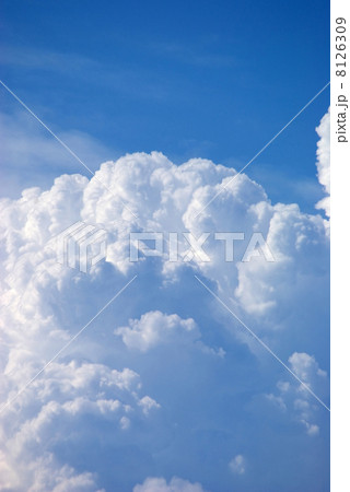 青空と入道雲 8126309