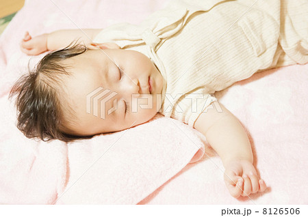 眠る赤ちゃん 8126506