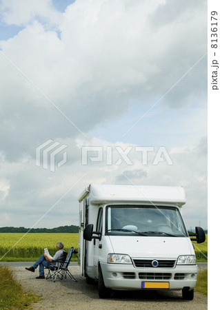 Man relaxing by his campingcar 8136179
