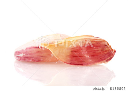 Cloves of garlic 8136895