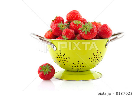 colander with strawberries 8137023