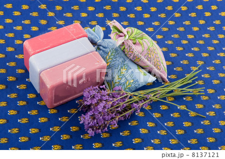 Lavender soap and scented sackets 8137121