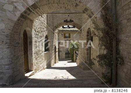 alley in Assisi 8138246