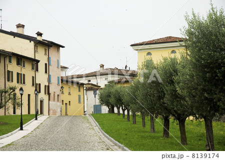 Traditional Italian village Traditional Italian village 8139174