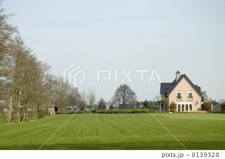 free-standing house free-standing house 8139328