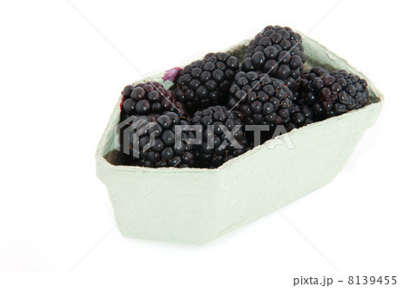 Blackberries in carton 8139455