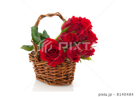 basket red roses 8140484