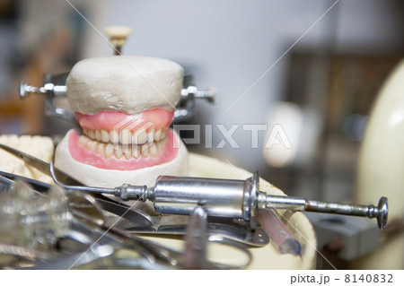 old dentures 8140832