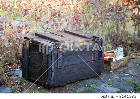 wooden crate 8141535