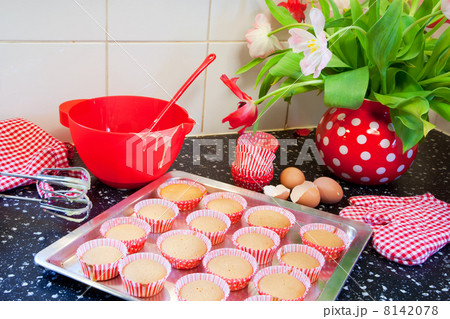 Baking cup cakes 8142078