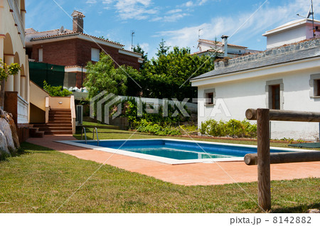 Residential with swimming pool 8142882