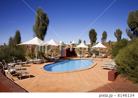 luxury swimmingpool 8146134