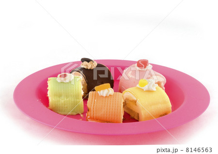 Fancy cakes on pink 8146563