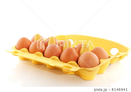 Brown eggs in yellow carton 8146941
