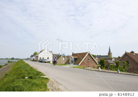 Dike near river the Lek 8148912