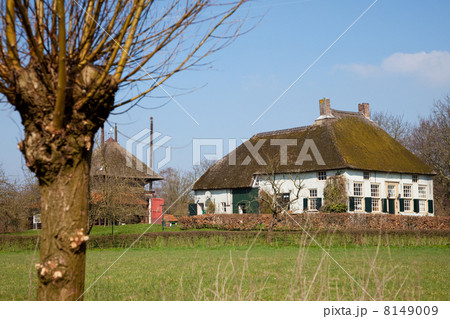 Farmhouse in Dutch landscape Farmhouse in Dutch landscape 8149009