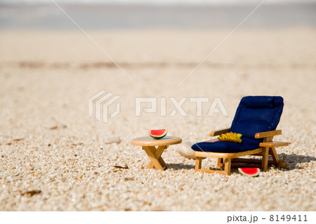 sun bed at the beach 8149411