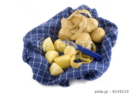 Peeling potatoes 8149529