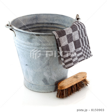 Zinc bucket with cleaning brush Zinc bucket with cleaning brush 8150903