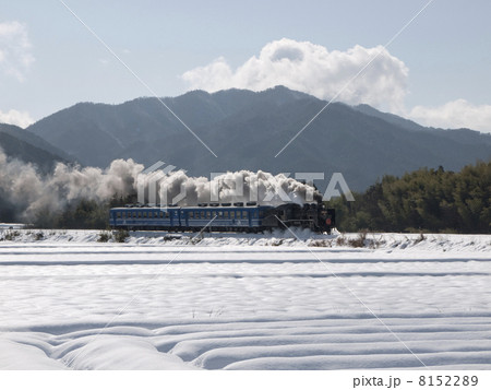 雪晴れのSL 8152289