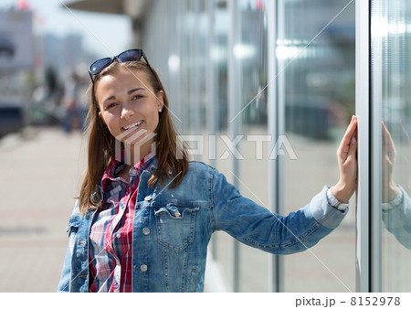 Young beautiful stylish girl 8152978