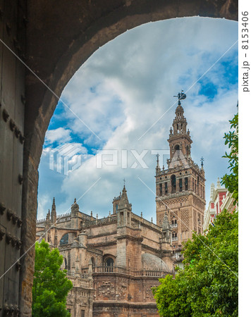 Seville Cathedral and Giralda bell tower, Spain 8153406