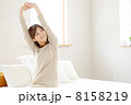 起床・女性 8158219