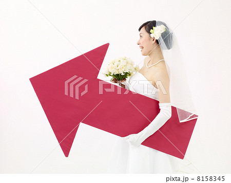 矢印を持つ新婦 8158345