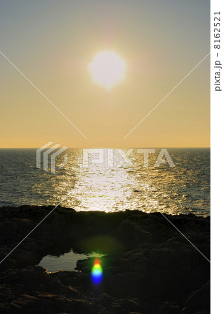 三段壁 崖上から日没を臨む 和歌山県白浜 三段壁 崖上から日没を臨む 和歌山県白浜 8162521