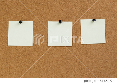 notes reminders on the cork board 8165151