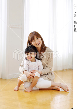 女性と女の子 8170656