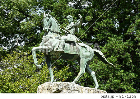 高杉晋作挙兵像(功山寺/山口県下関市長府川端) 高杉晋作挙兵像(功山寺/山口県下関市長府川端) 8171258