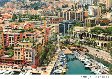 Yachts and modern buildings in Monte Carlo, Monaco. 8171611