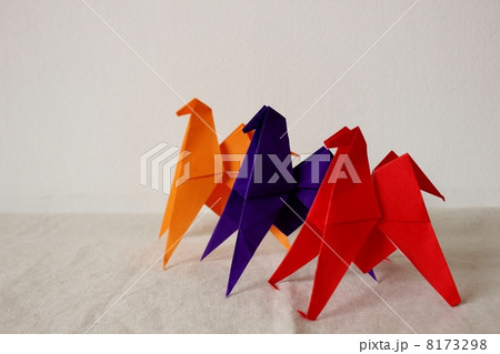 3頭の折り紙の馬たち 8173298