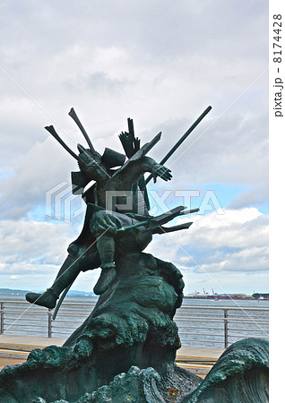 「義経 八艘跳び」の像（みもすそ川公園／山口県下関市みもすそ川町） 8174428