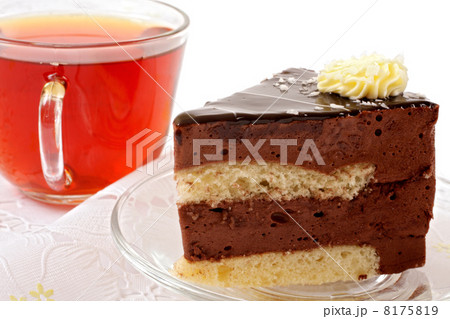 tea cup and cake slices 8175819
