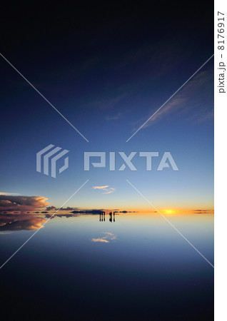 ウユニ塩湖 8176917