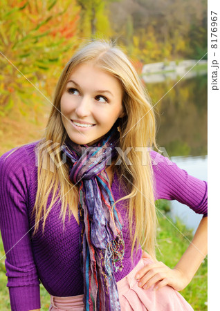 Autumn girl portrait Autumn girl portrait 8176967