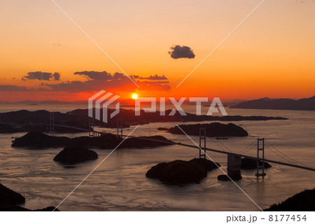 来島海峡大橋の夕景 8177454