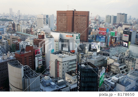 新宿駅　西口からの眺め 8178650