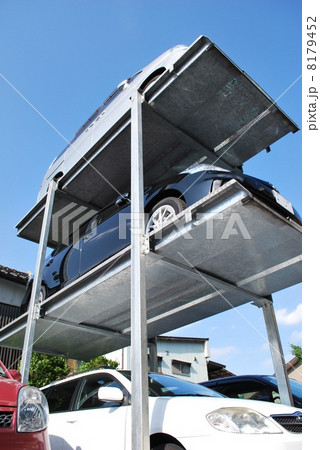立体駐車場の車庫 8179452